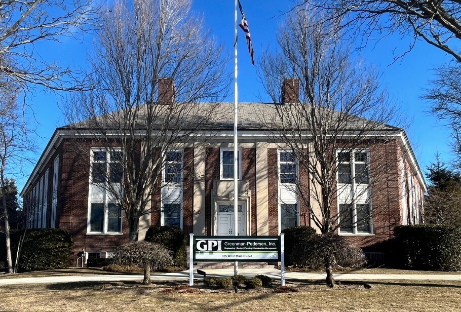 325 W Main St, Babylon, NY for sale Building Photo- Image 1 of 11