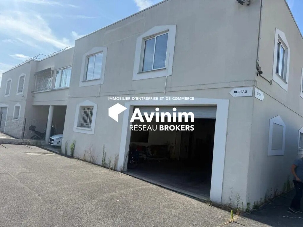 Vente Entrepôt 1 130 m² - Photo 1