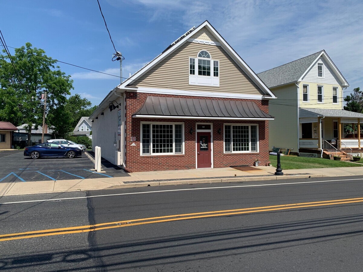 121 Clements Bridge Rd, Barrington, NJ 08007