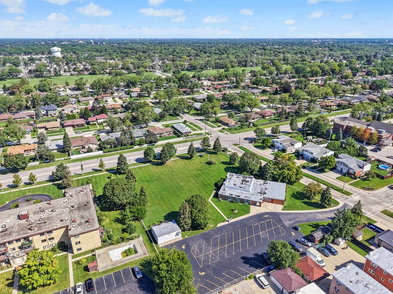 800 Beau Drive, Des Plaines, IL for sale - Building Photo - Image 3 of 22