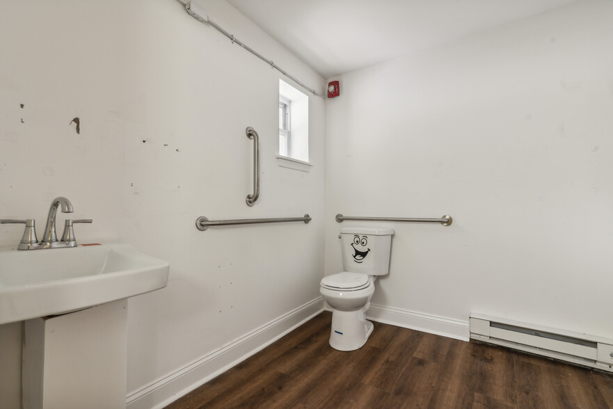 4161 Ridge Ave, Philadelphia, PA for lease - Interior Photo - Image 3 of 15