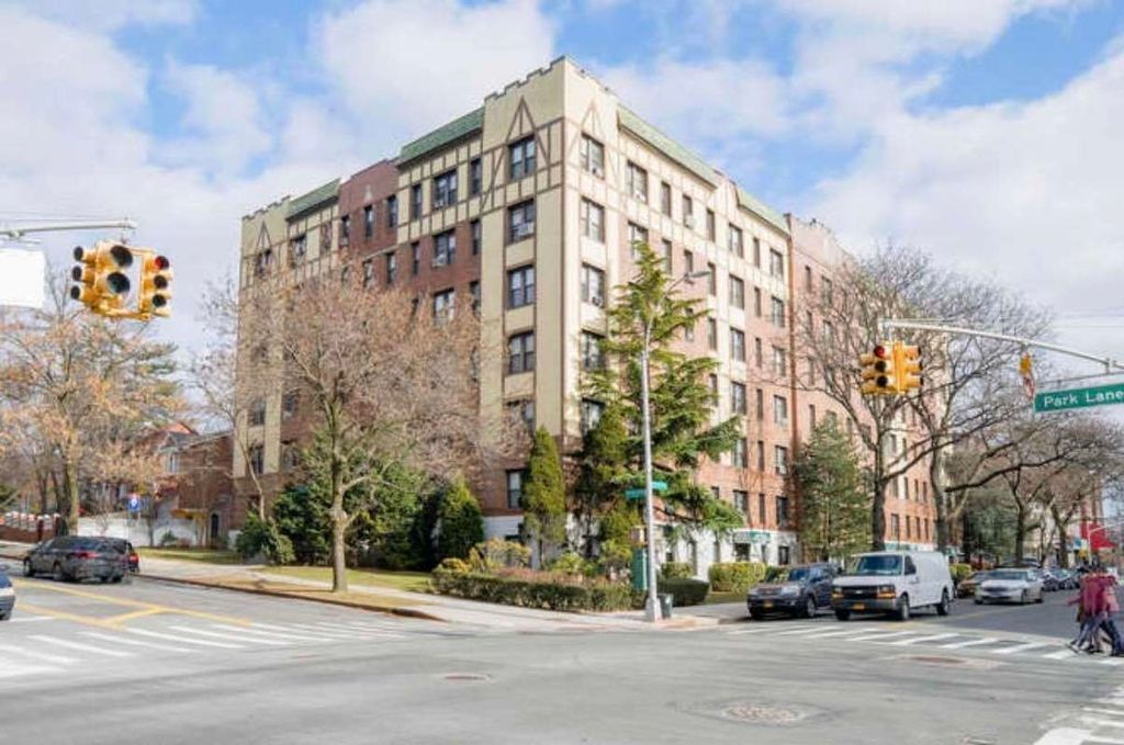 115-25 Metropolitan Ave, Kew Gardens, NY for lease Primary Photo- Image 1 of 7