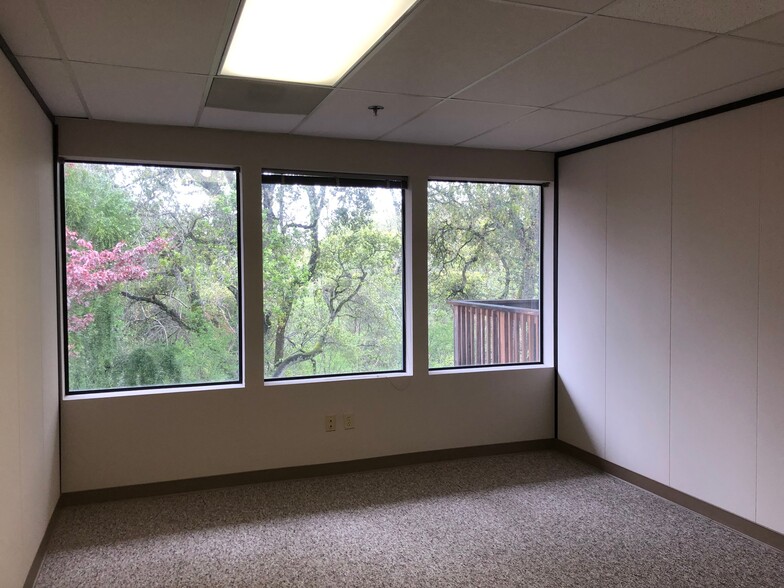 130-136 Wikiup Dr, Santa Rosa, CA for lease - Interior Photo - Image 1 of 4