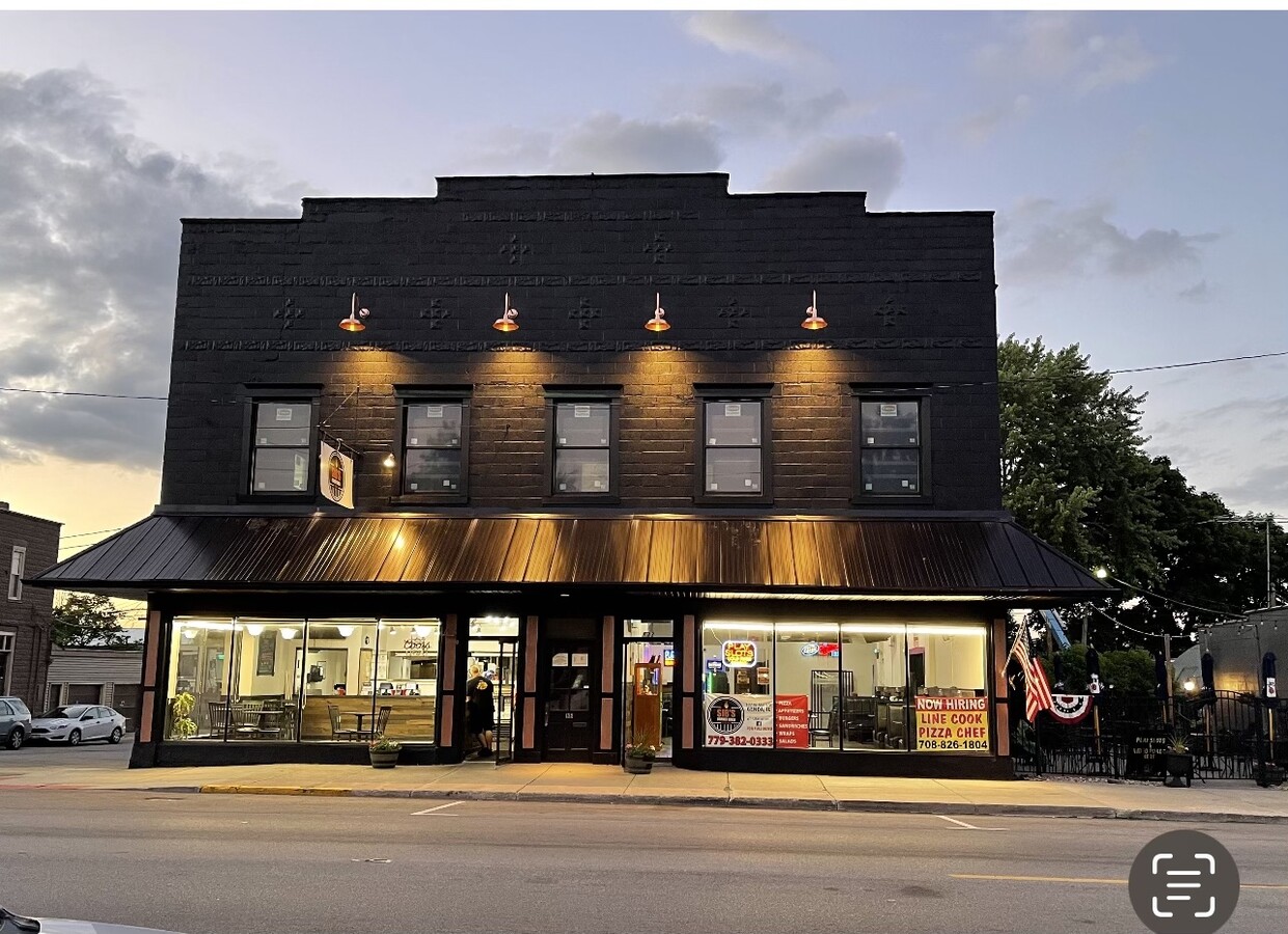 137 W Main St, Genoa, IL 60135