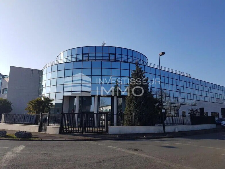 Office in Champigny-sur-Marne for lease - Building Photo - Image 1 of 4