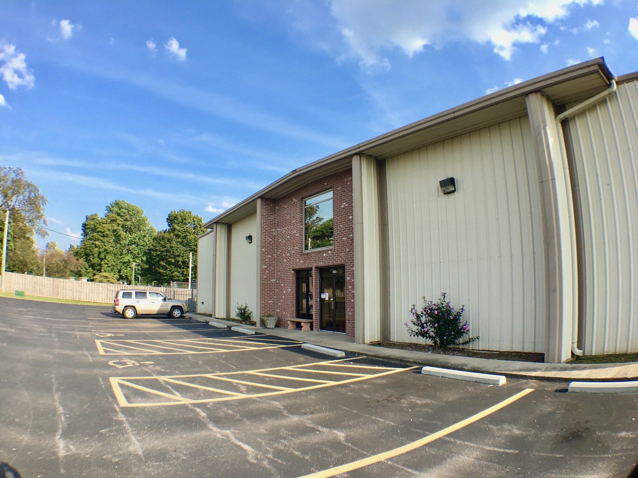 2146 E Pythian St, Springfield, MO for sale Building Photo- Image 1 of 1