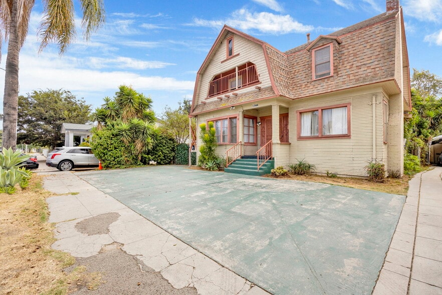 1166 W 39th Pl, Los Angeles, CA for sale - Building Photo - Image 2 of 33