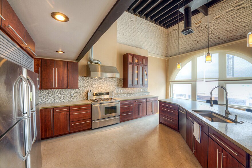 48 S Front St, Memphis, TN for sale - Building Photo - Image 2 of 6