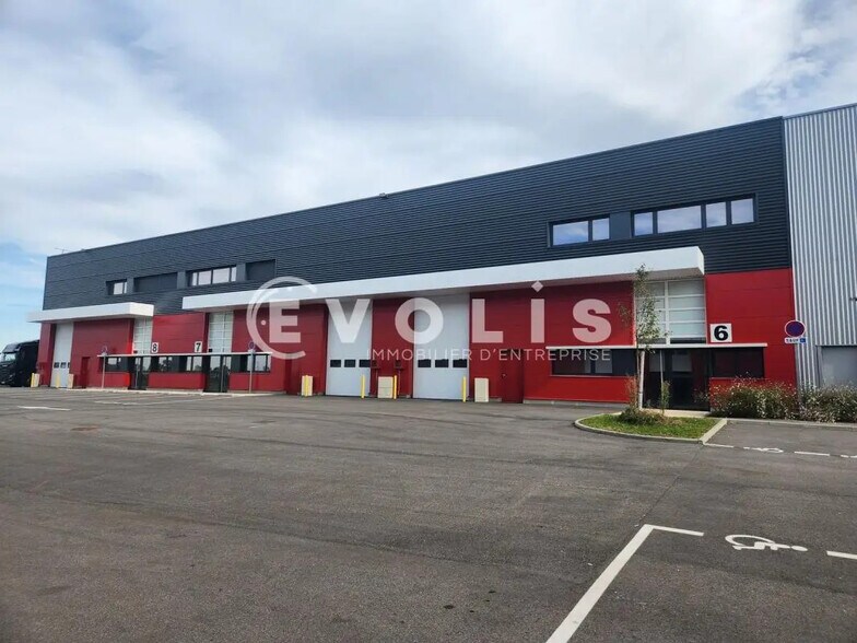 Office in Heyrieux for lease - Building Photo - Image 2 of 34