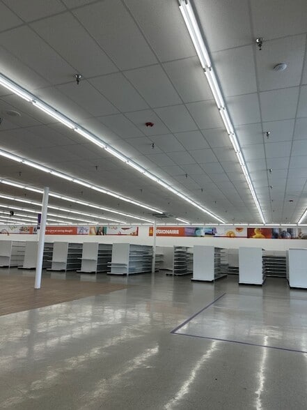 6830-6855 SE Maricamp Rd, Ocala, FL for lease - Interior Photo - Image 2 of 8