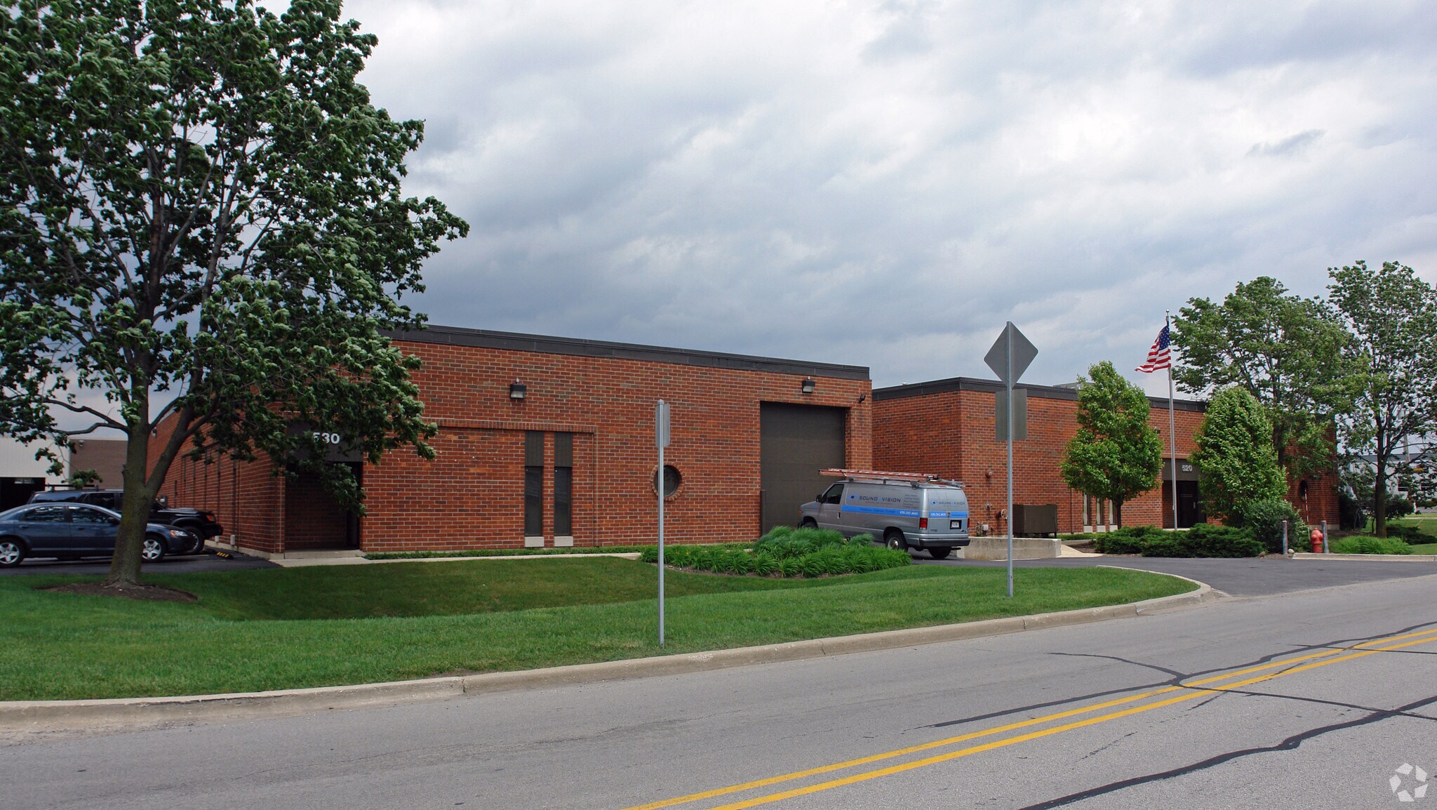 520-530 Executive Dr, Willowbrook, IL for sale Primary Photo- Image 1 of 1
