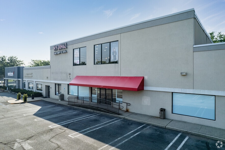 469 Route 17, Paramus, NJ for lease - Building Photo - Image 2 of 4