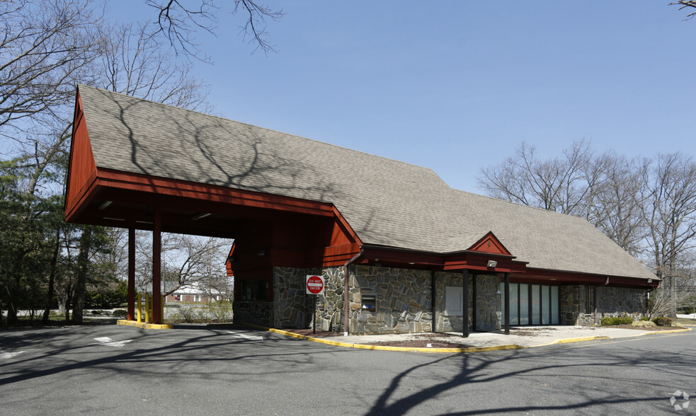 9 Wrangle Brook Rd, Toms River, NJ for lease - Primary Photo - Image 1 of 2