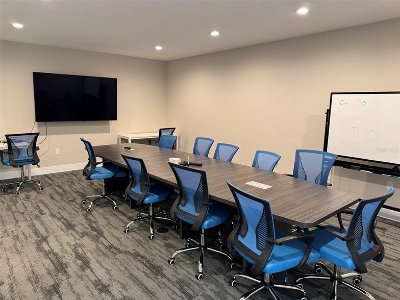 2720 NW 6th St, Gainesville, FL for lease - Interior Photo - Image 2 of 4