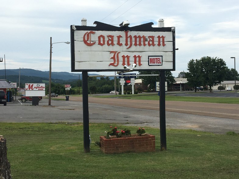 3375 Main St, Pikeville, TN 37367