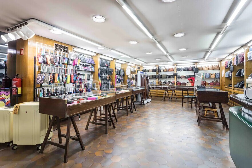 Retail in L'Hospitalet de Llobregat, Barcelona for sale - Interior Photo - Image 1 of 6
