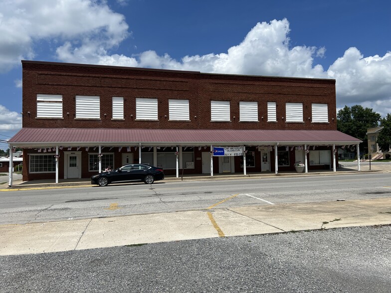 300 E Broadway Blvd, Johnston City, IL for sale - Primary Photo - Image 1 of 58