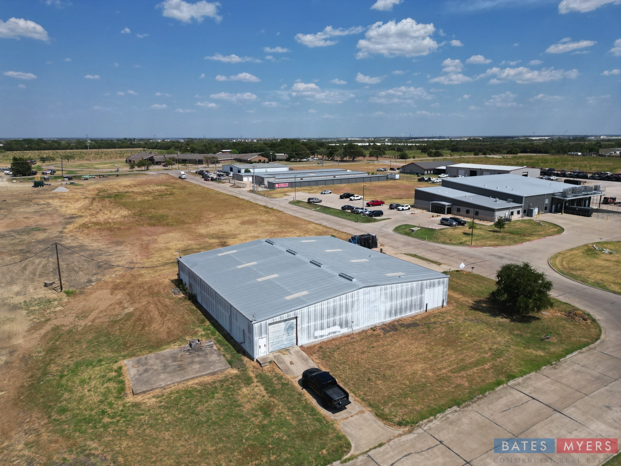 2004 Jack Mckay Blvd, Ennis, TX for lease Building Photo- Image 1 of 5