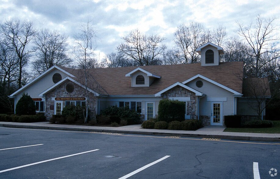 4474 Middle Country Rd, Calverton, NY 11933 Calverton Commons