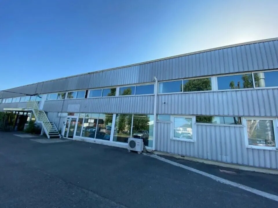 Location Local d'activités 680 m² - Photo 1