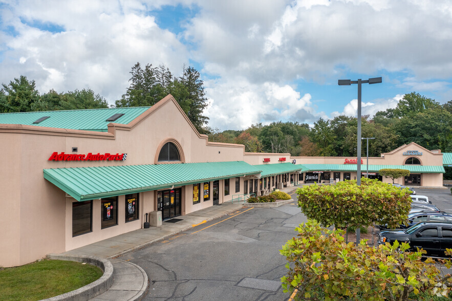 380 Monroe Tpke, Monroe, CT for lease - Building Photo - Image 1 of 5