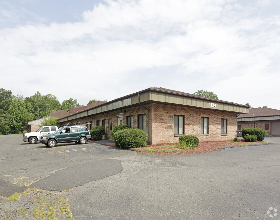 124 Pepes Farm Rd, Milford, CT 06460