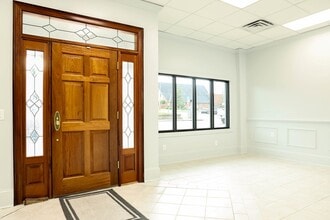 122 N 3rd Ave, Chatsworth, GA for sale Interior Photo- Image 1 of 18