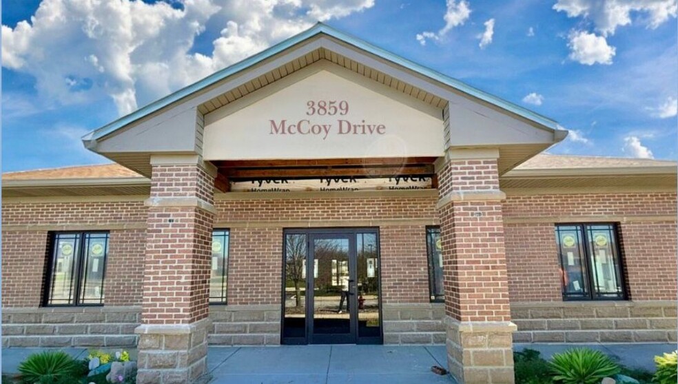 3859 McCoy Dr, Aurora, IL for sale - Primary Photo - Image 1 of 4