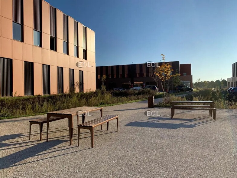 Flex in Tremblay-en-France for sale - Building Photo - Image 2 of 4