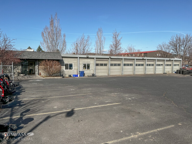100 NE Hawthorne Ave, Bend, OR for lease - Building Photo - Image 2 of 3