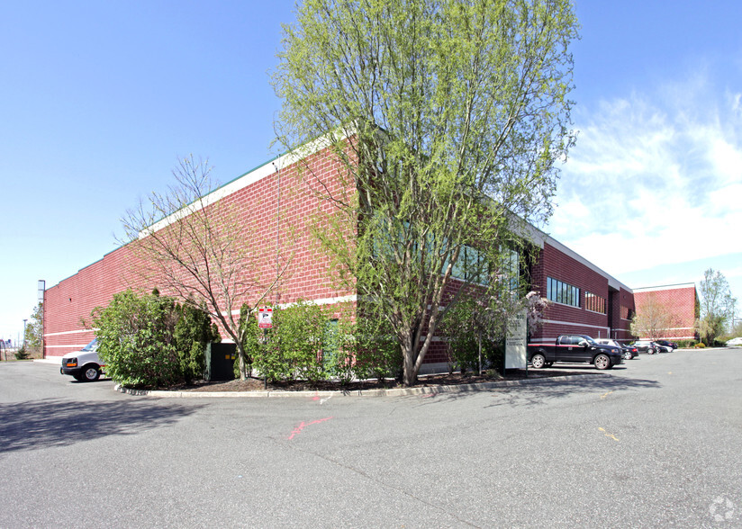 801 Penhorn Ave, Secaucus, NJ for lease - Building Photo - Image 2 of 6