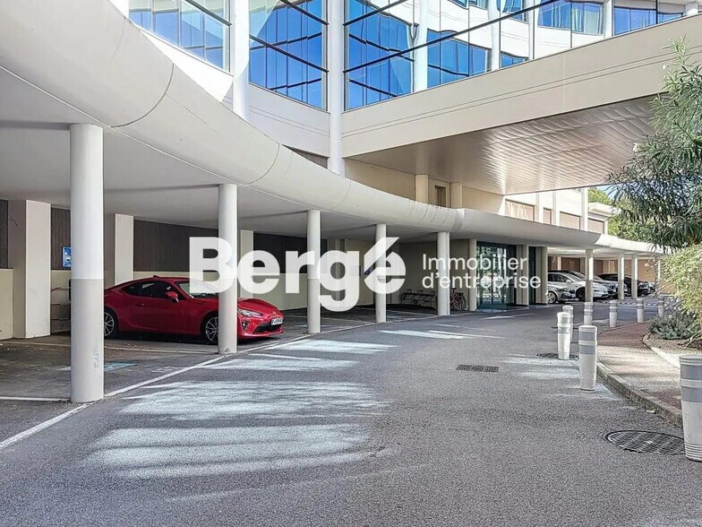 Office in Valbonne for lease - Building Photo - Image 3 of 3