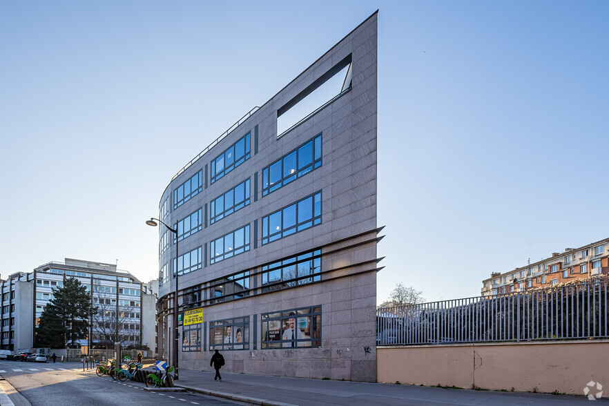 28-30 Rue Benjamin Constant, Paris for lease - Building Photo - Image 2 of 4