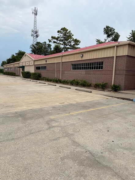 2910 Antoine Dr, Houston, TX for lease - Building Photo - Image 3 of 13