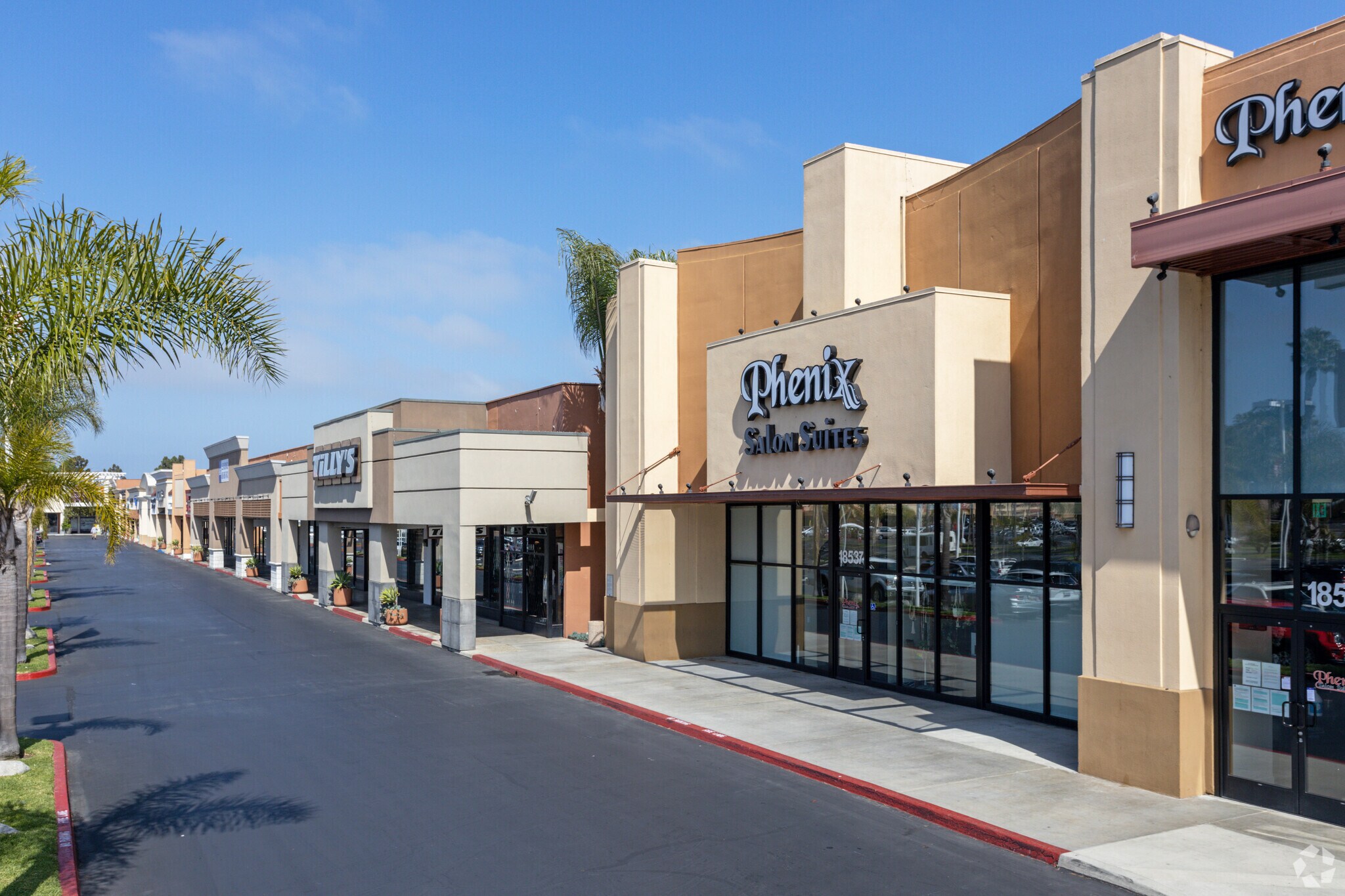 1850118687 Main St, Huntington Beach, CA 92648 5 Points Plaza