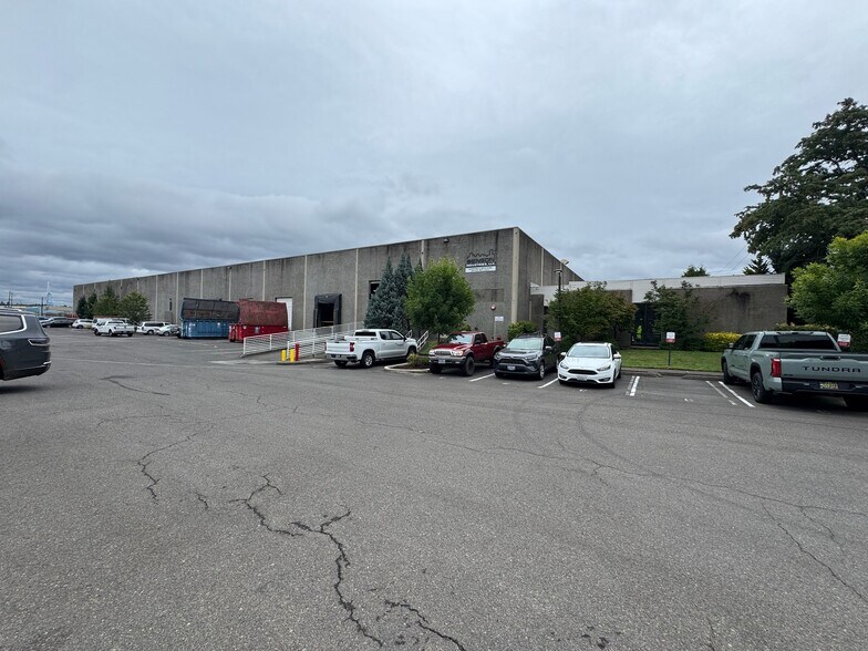 4456-4466 NW Yeon Ave, Portland, OR for lease - Building Photo - Image 1 of 15