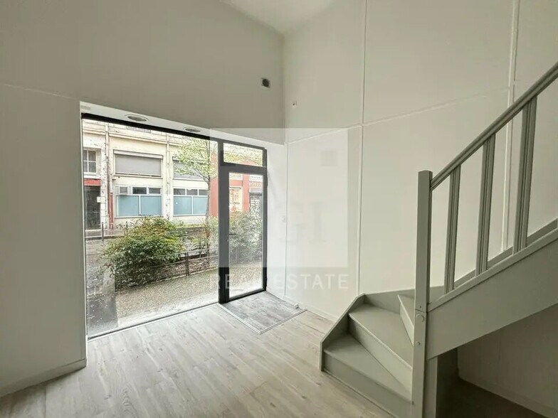 Office in Villeurbanne for lease - Interior Photo - Image 2 of 11