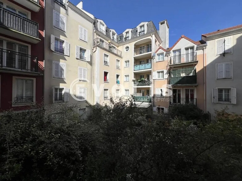 Office in Les Pavillons-sous-Bois for lease - Building Photo - Image 2 of 5