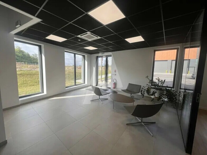 Flex in Coupvray for lease - Building Photo - Image 3 of 4