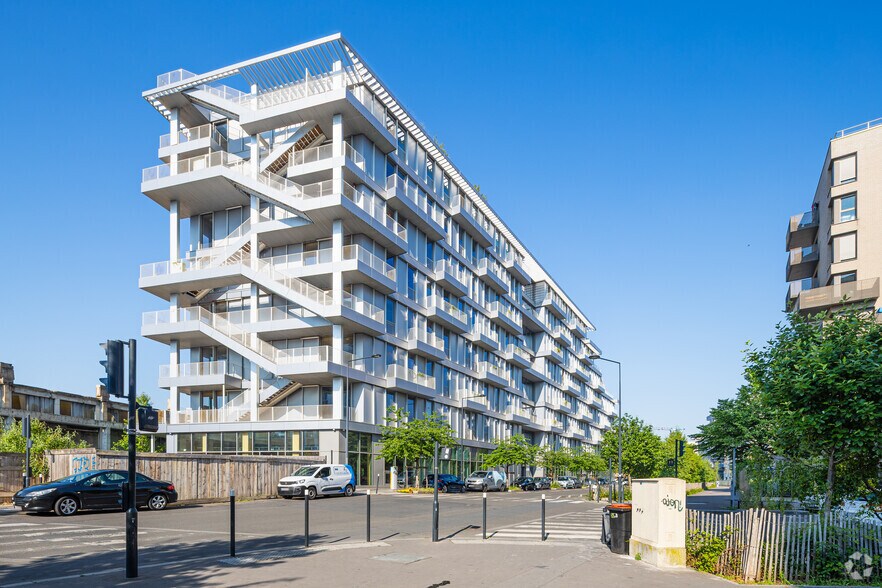 Office in Saint-Denis for lease - Primary Photo - Image 1 of 3