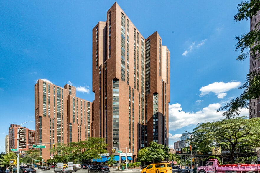 1601-1641 3rd Ave, New York, NY for lease - Building Photo - Image 2 of 15