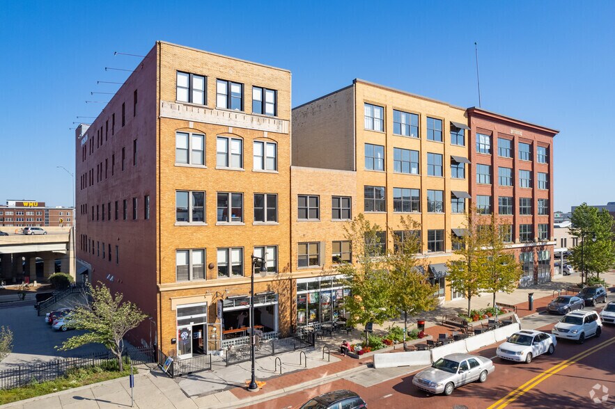 206-208 Grandville Ave SW, Grand Rapids, MI for sale - Primary Photo - Image 1 of 1