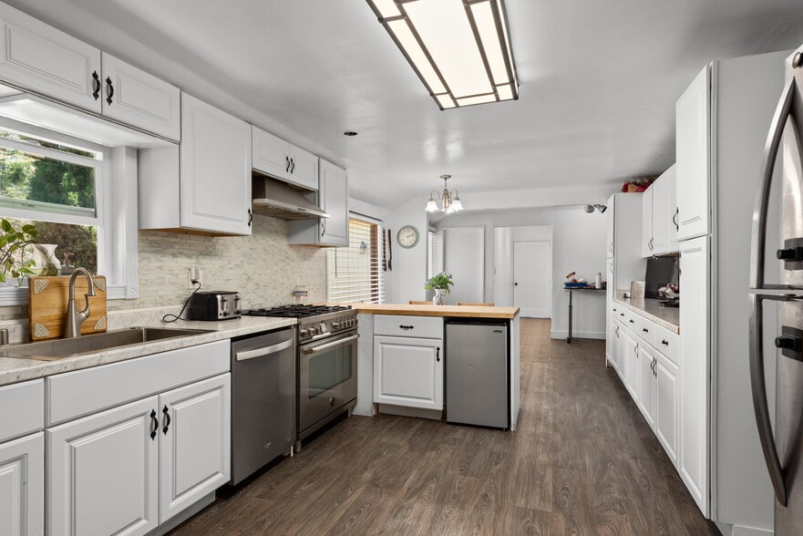 604 Live Oak Ave, Sebastopol, CA for sale - Interior Photo - Image 3 of 13