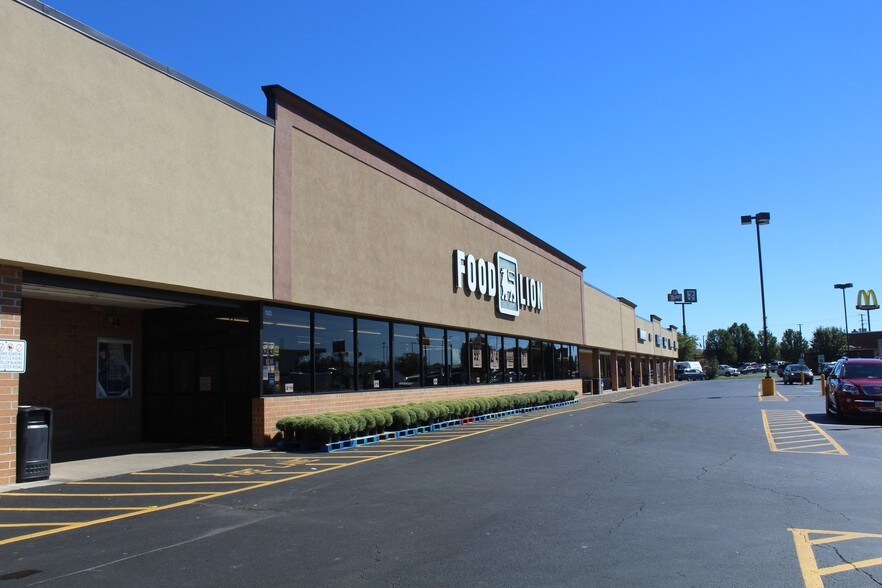 990 Hopeman Pky, Waynesboro, VA for sale - Primary Photo - Image 1 of 1