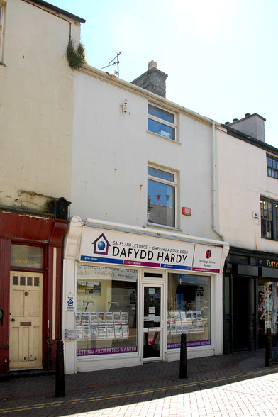 9 Stanley St, Holyhead for sale - Primary Photo - Image 1 of 1