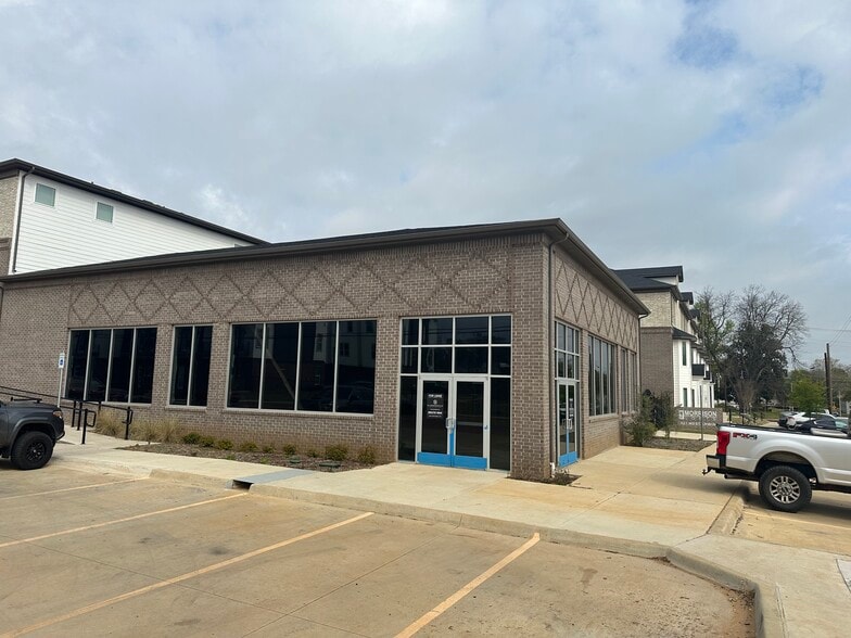 525 W Erwin St, Tyler, TX for lease - Building Photo - Image 2 of 17
