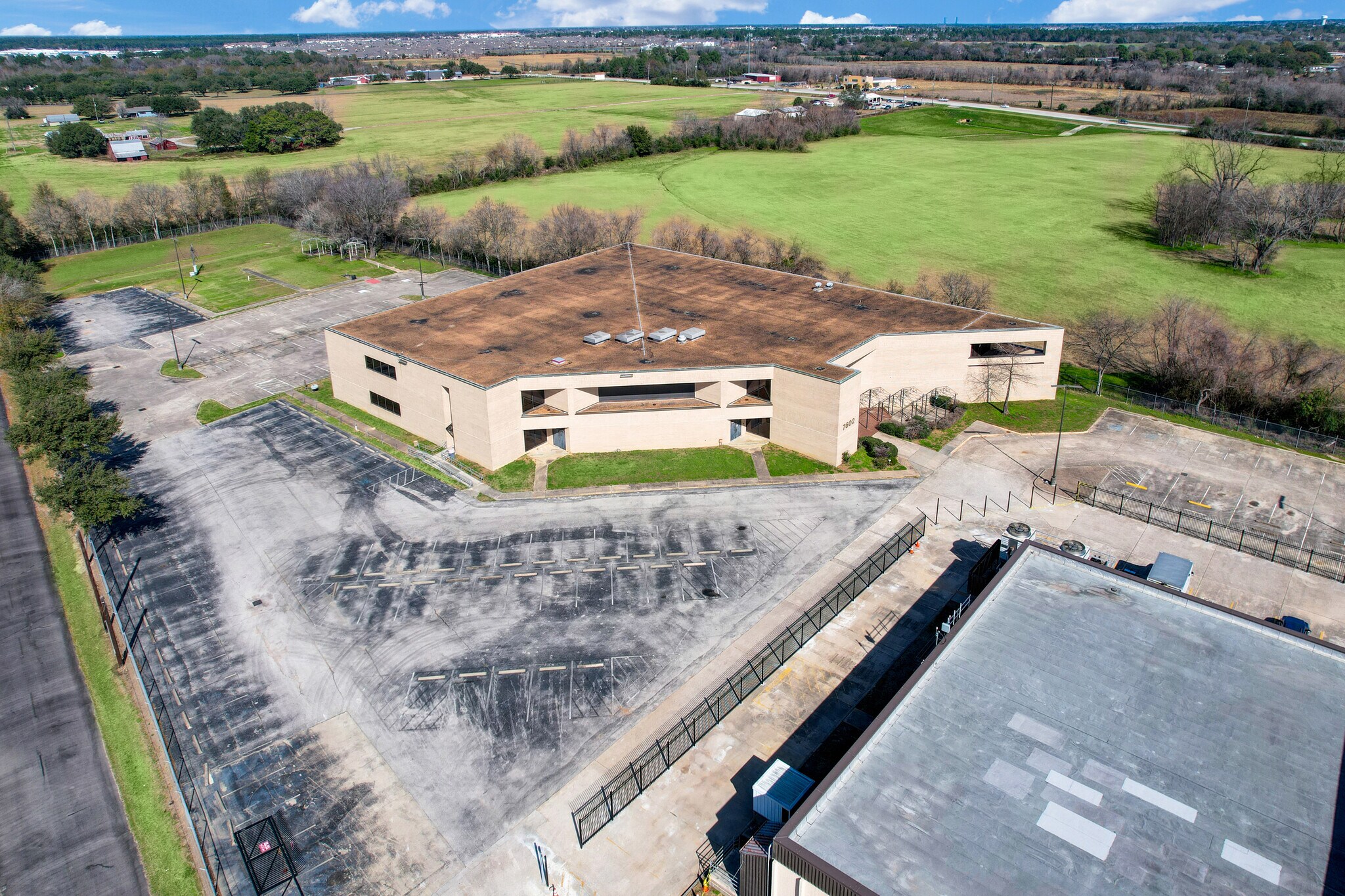 7638 Spring Cypress Rd, Spring, TX 77379 Office for Sale