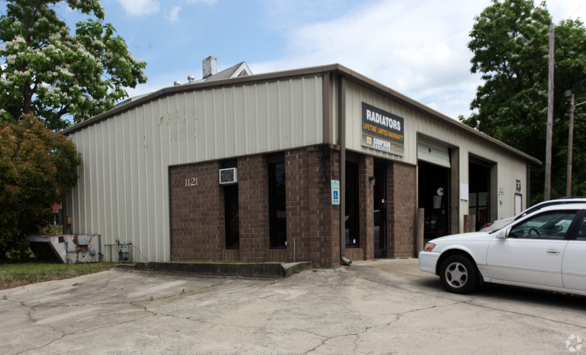 1121 English Rd, High Point, NC for sale Primary Photo- Image 1 of 1