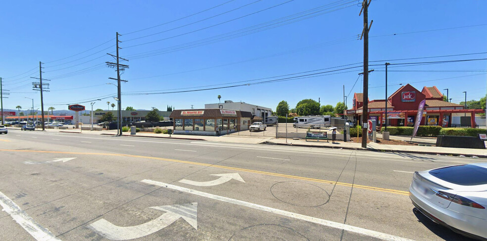 6265 Sepulveda Blvd, Van Nuys, CA for lease - Building Photo - Image 2 of 5