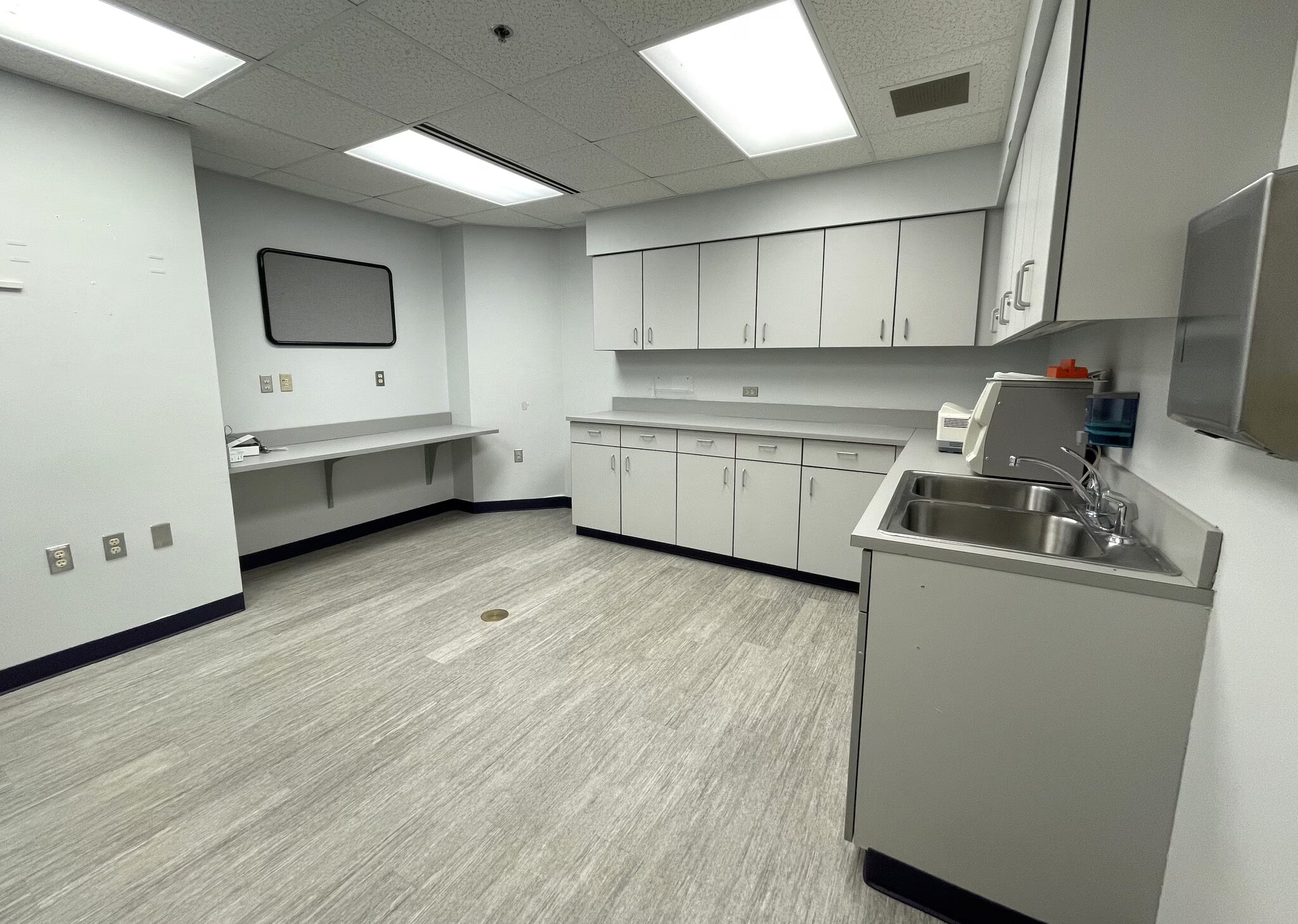 3600 SW Capital Ave, Battle Creek, MI for lease Interior Photo- Image 1 of 1